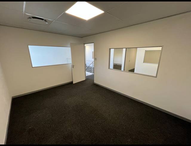 175M² OFFICE TO LET IN BRACKENFELL INDUSTRIAL